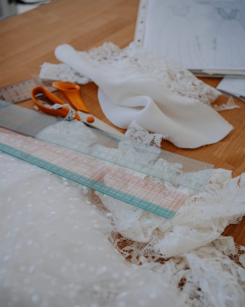 Marion Lefebvre créatrice de robes de mariée à la Rochelle