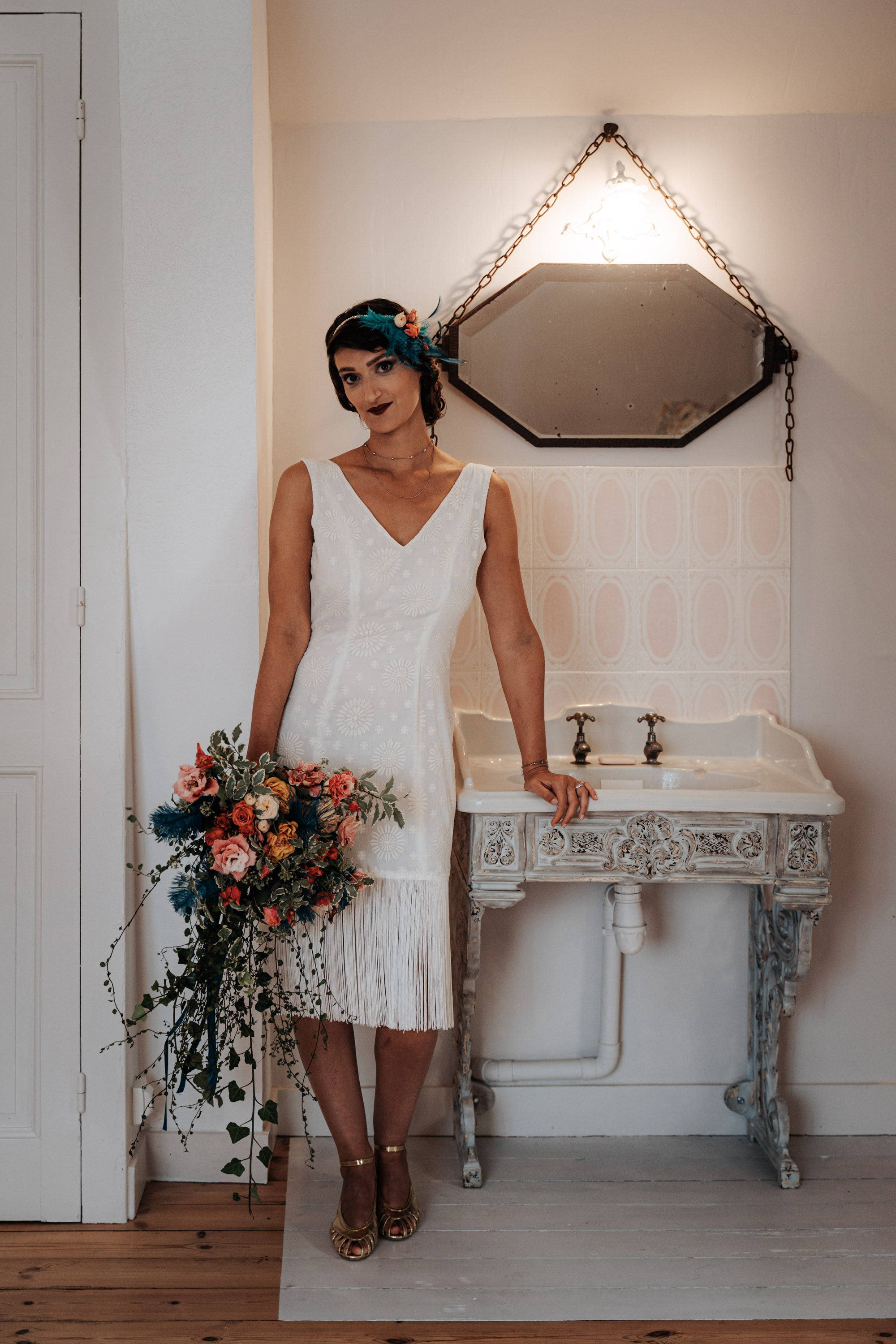 Robe de mariée brodée des années folles sur mesure par Marion Lefebvre